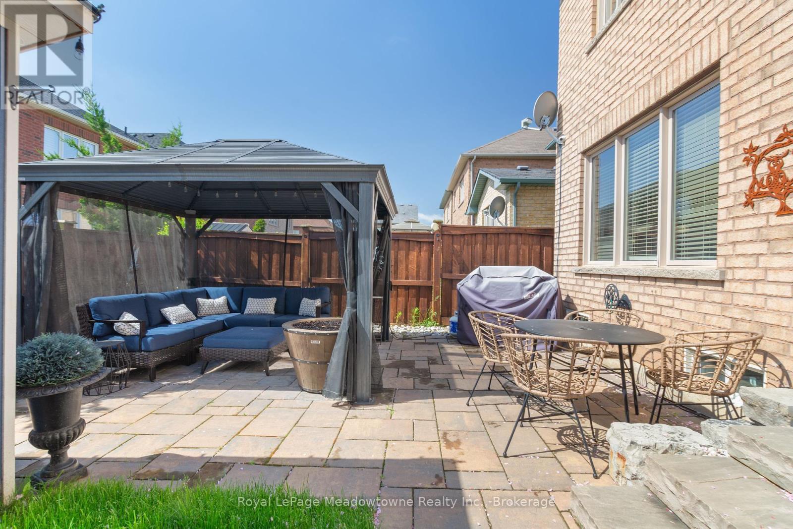 












152 WESTON DRIVE

,
Milton (SC Scott),




Ontario
L9T0V6


