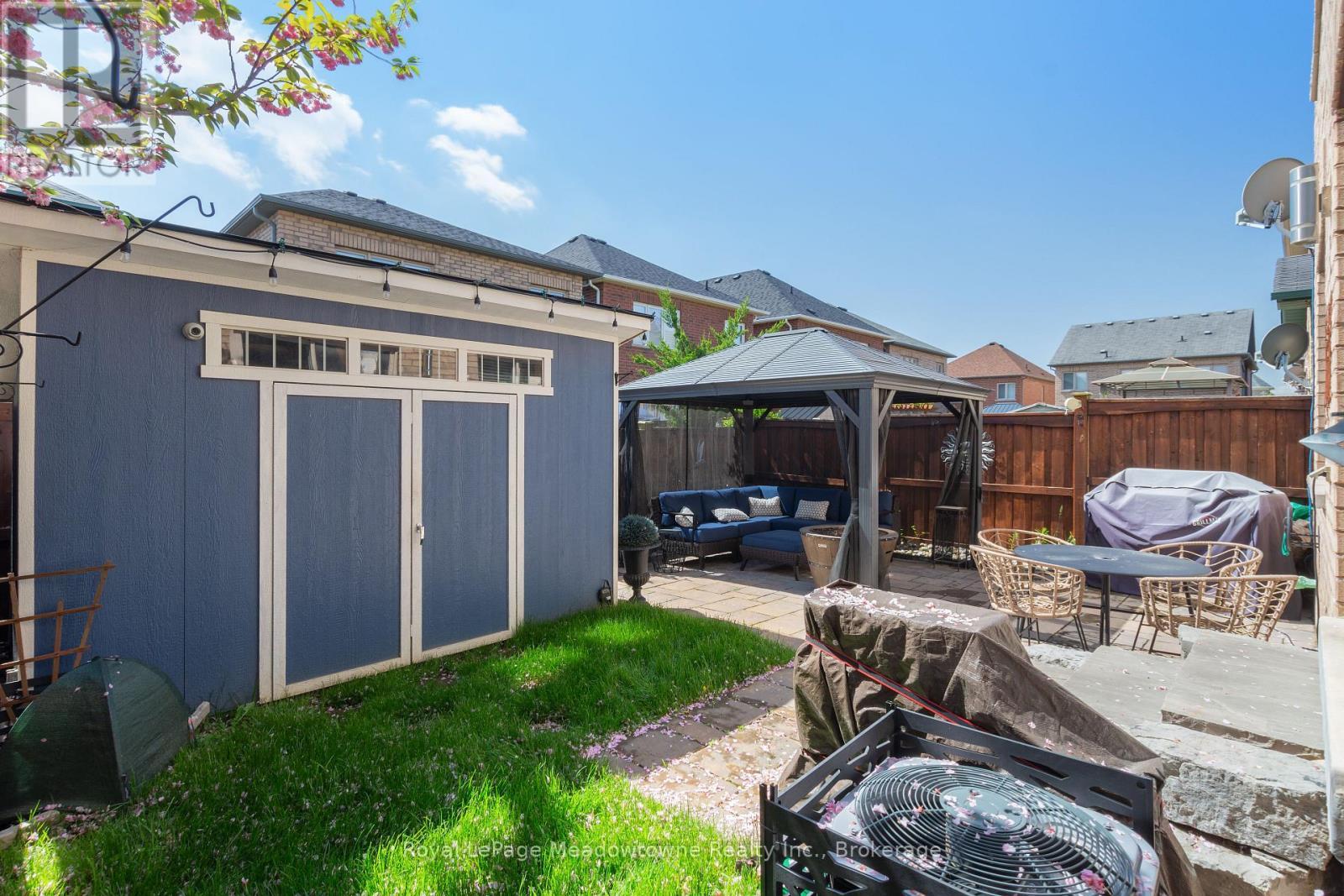 












152 WESTON DRIVE

,
Milton (SC Scott),




Ontario
L9T0V6

