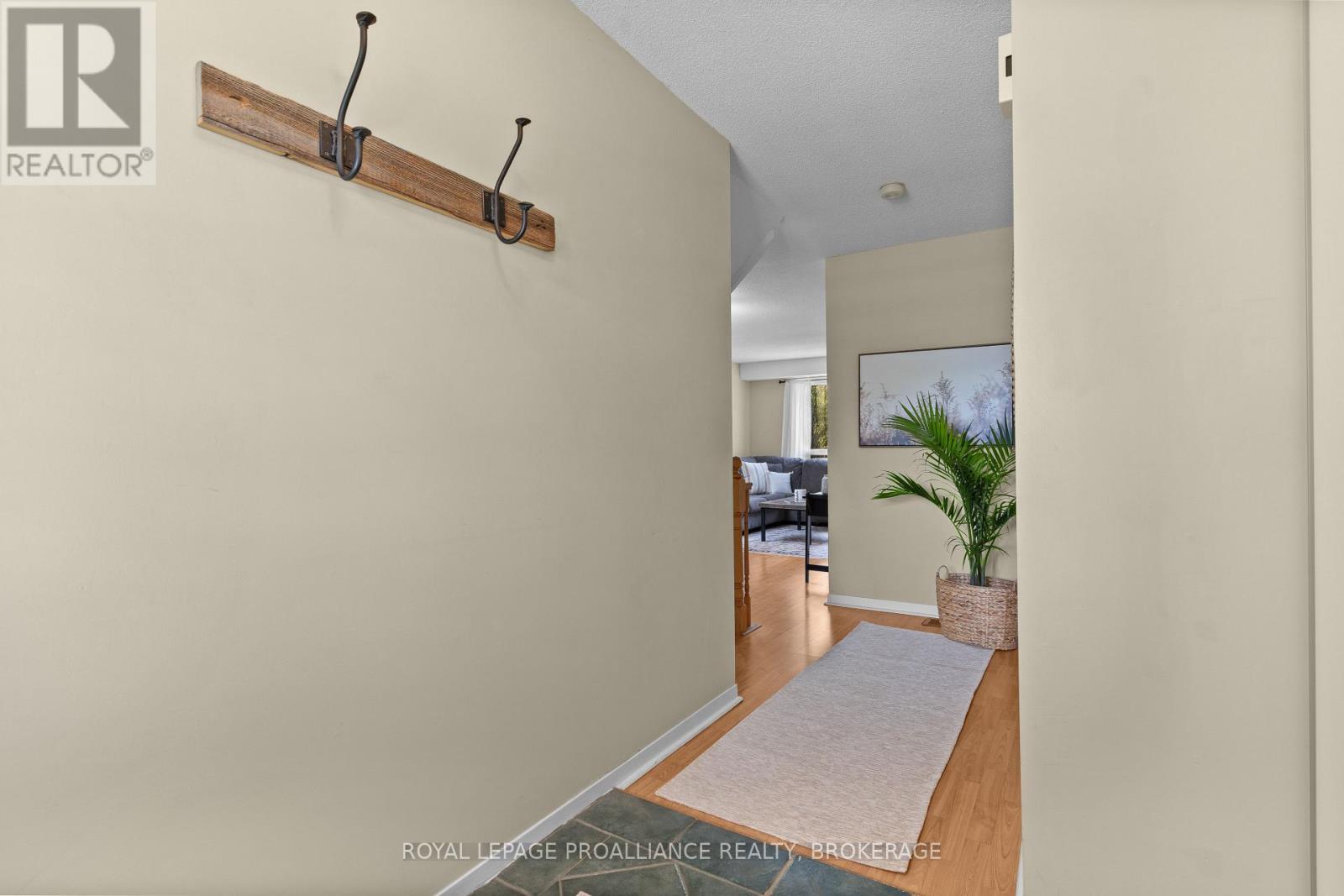 












105 DAVEY CRESCENT

,
Loyalist (Amherstview),




Ontario
K7N1X7

