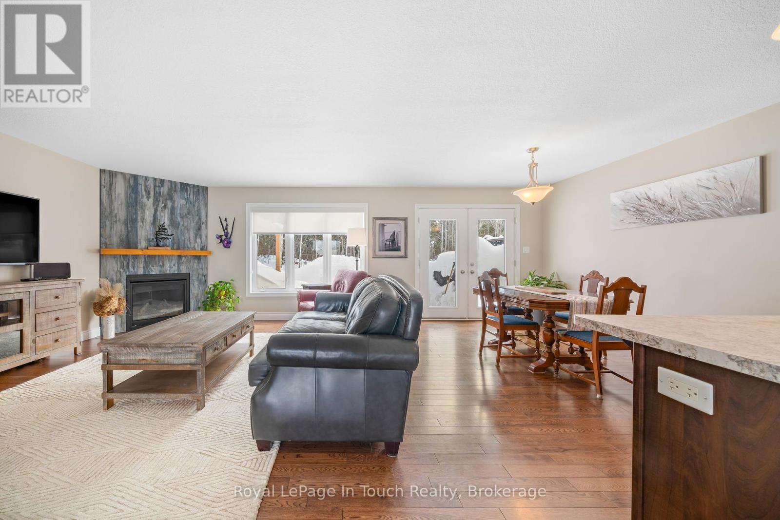 












15 RALPH DALTON BOULEVARD

,
Tay (Victoria Harbour),




Ontario
L0K2A0

