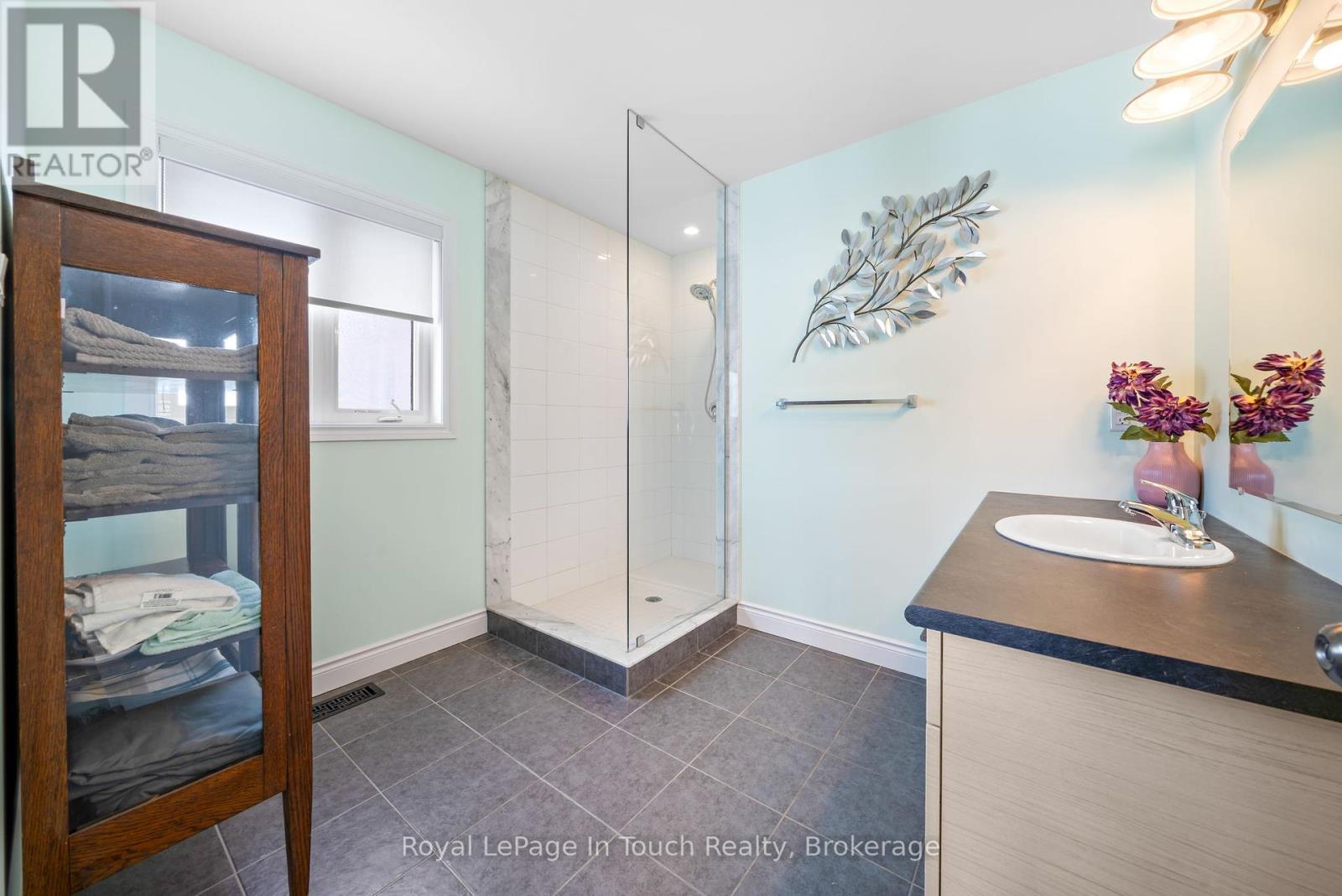












15 RALPH DALTON BOULEVARD

,
Tay (Victoria Harbour),




Ontario
L0K2A0

