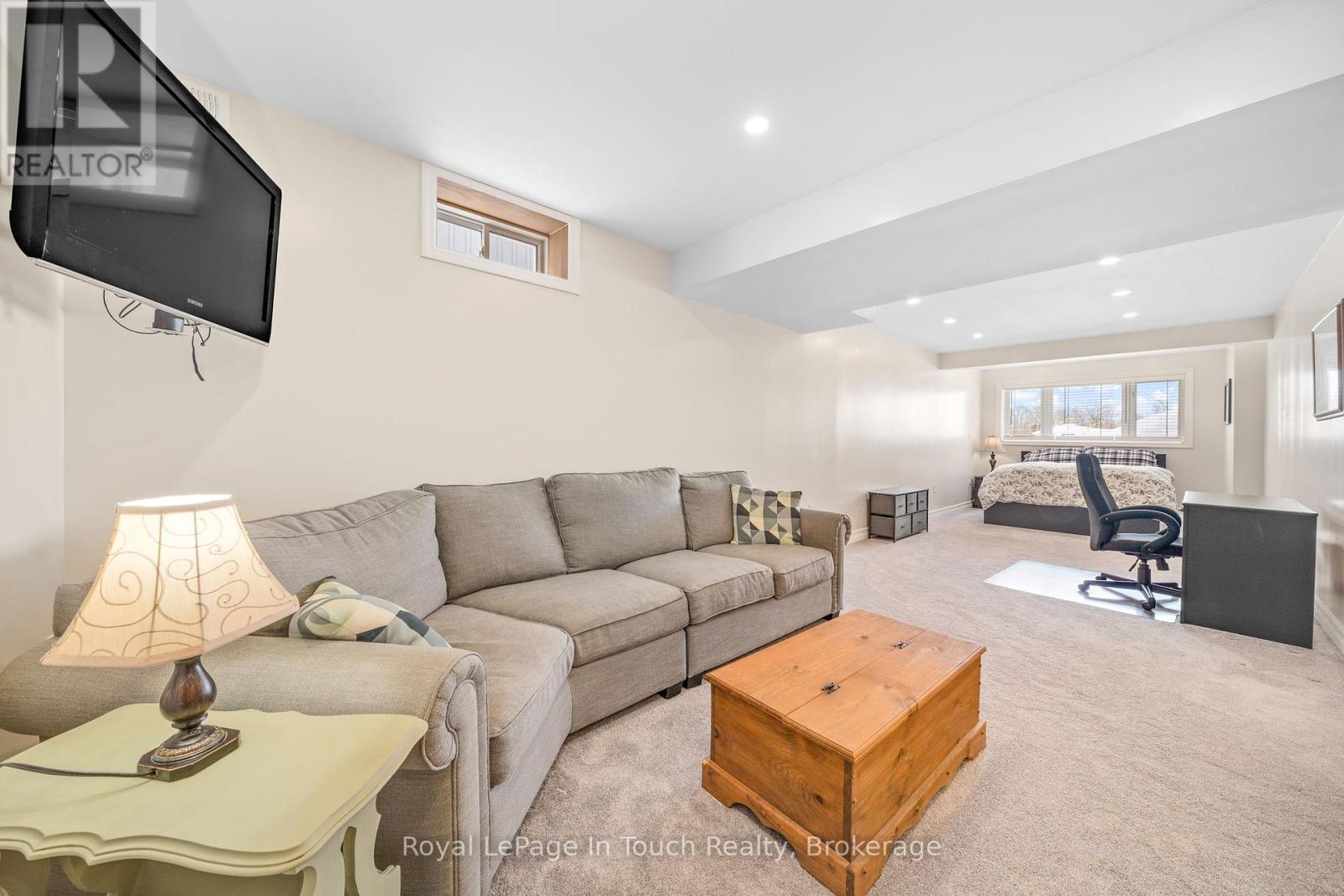 












15 RALPH DALTON BOULEVARD

,
Tay (Victoria Harbour),




Ontario
L0K2A0

