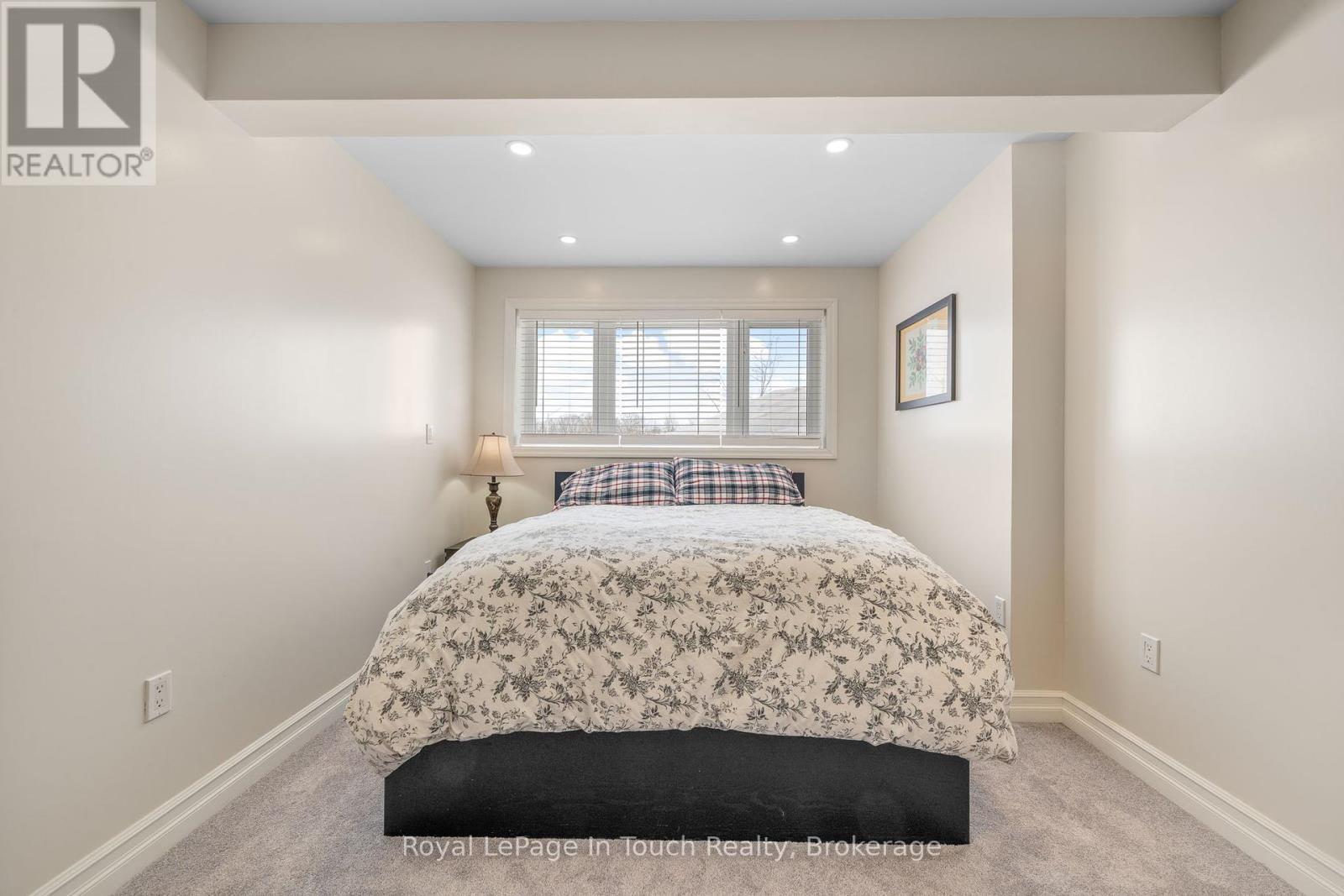 












15 RALPH DALTON BOULEVARD

,
Tay (Victoria Harbour),




Ontario
L0K2A0


