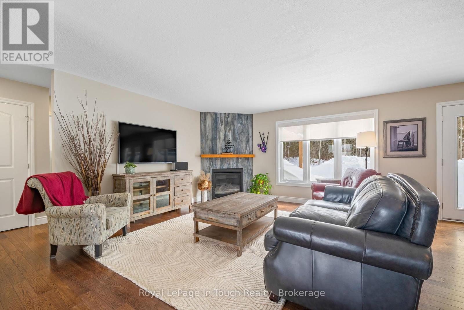 












15 RALPH DALTON BOULEVARD

,
Tay (Victoria Harbour),




Ontario
L0K2A0

