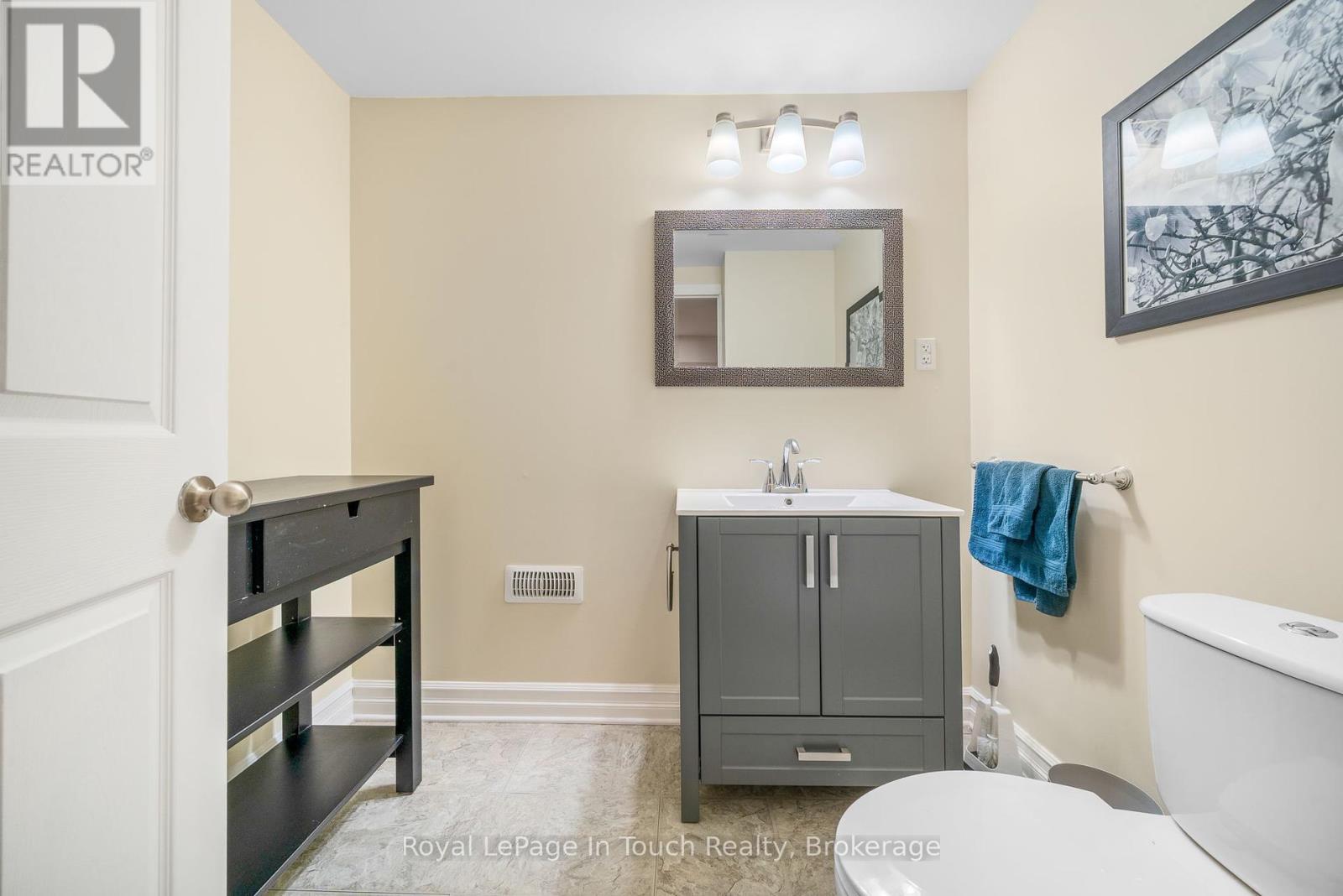 












15 RALPH DALTON BOULEVARD

,
Tay (Victoria Harbour),




Ontario
L0K2A0

