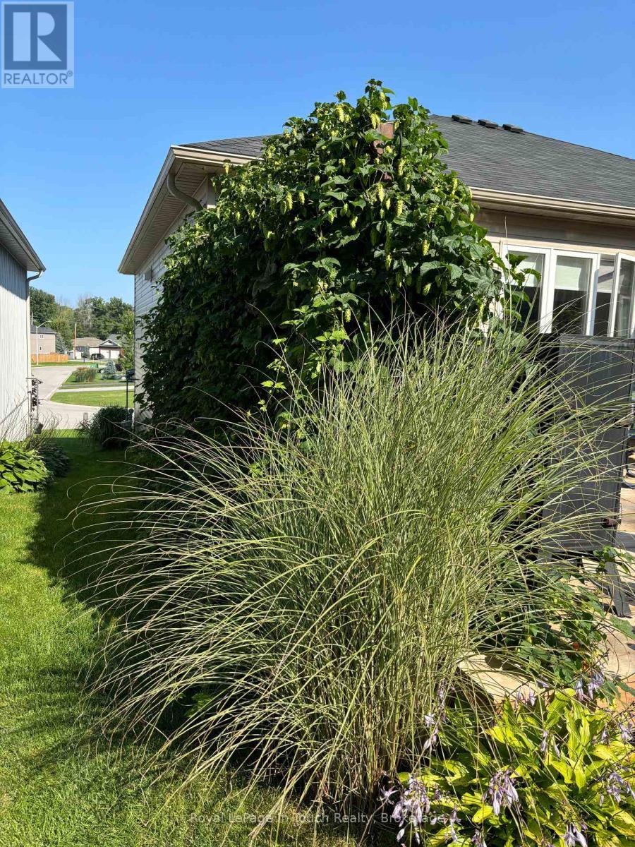 












15 RALPH DALTON BOULEVARD

,
Tay (Victoria Harbour),




Ontario
L0K2A0

