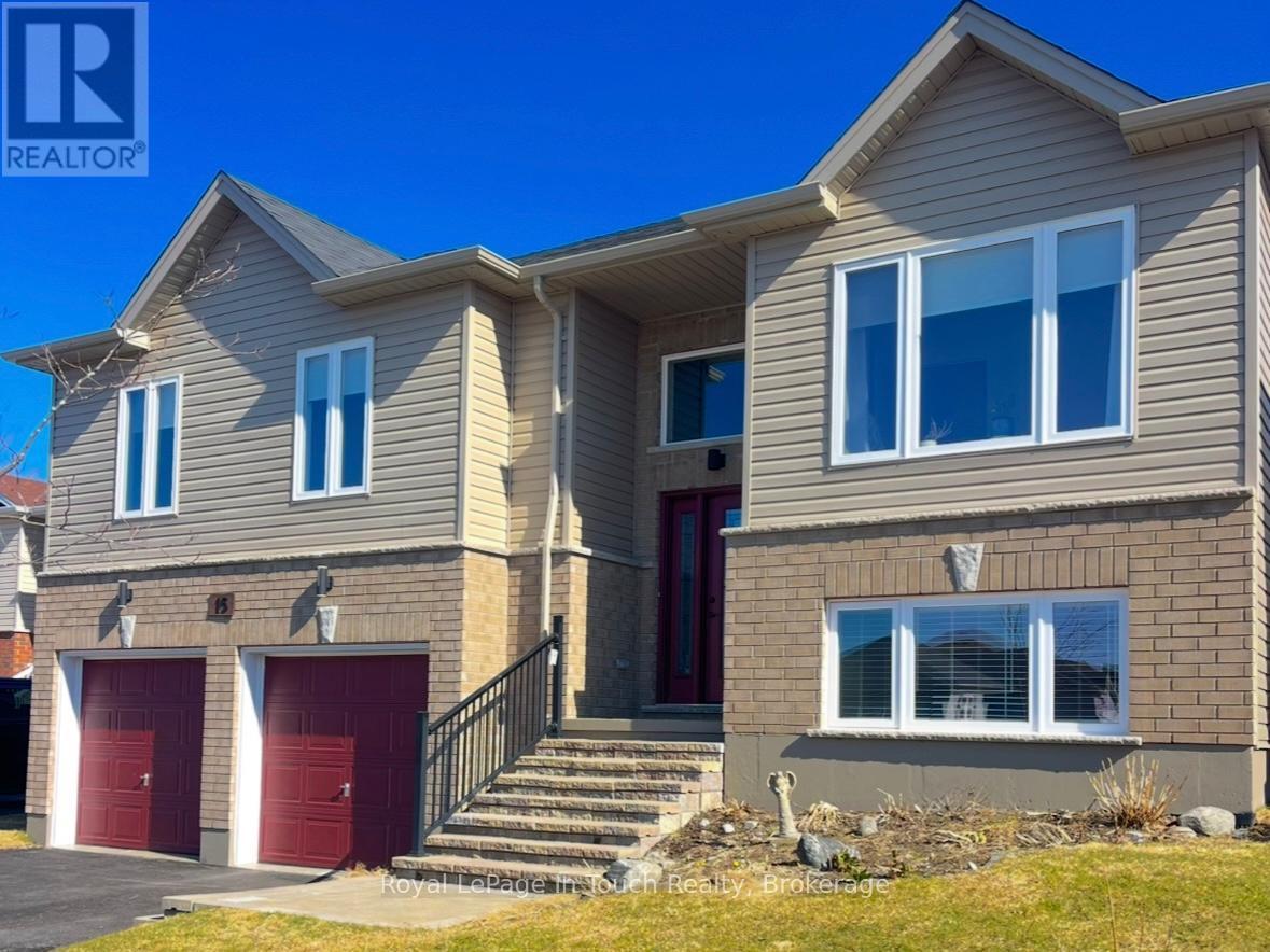 












15 RALPH DALTON BOULEVARD

,
Tay (Victoria Harbour),




Ontario
L0K2A0

