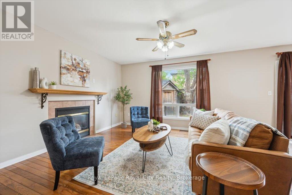 












1617 GOWLING TERRACE

,
Milton (CL Clarke),




Ontario
L9T5J6

