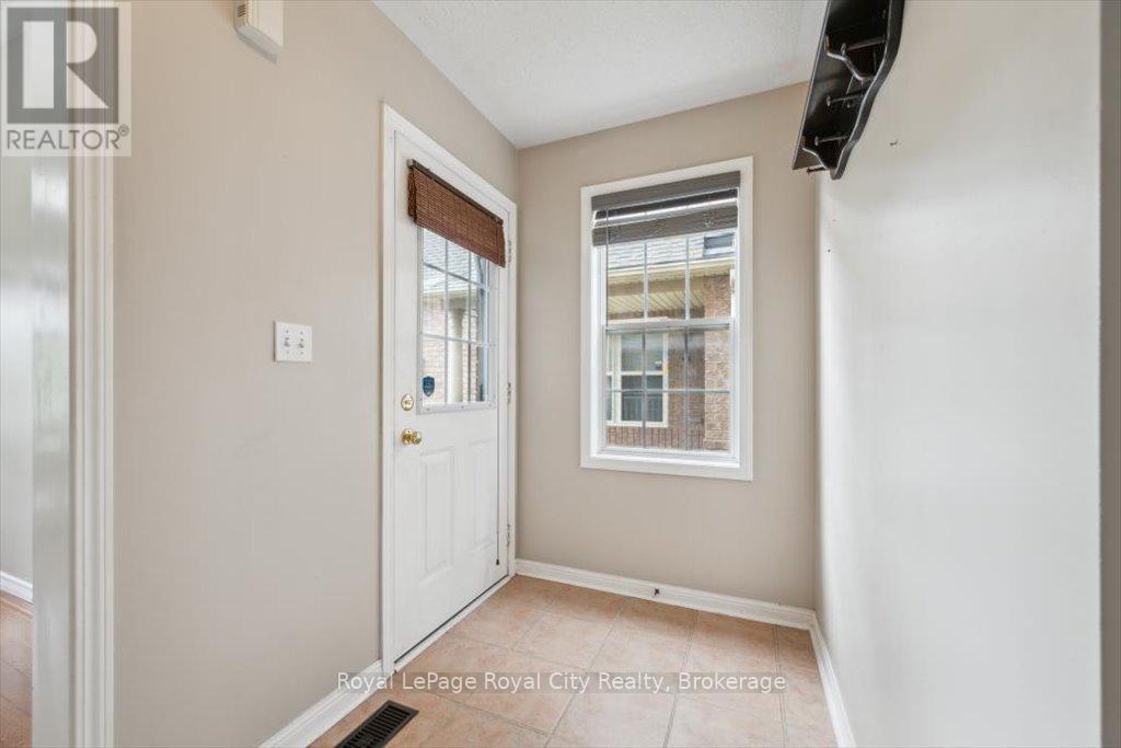 












1617 GOWLING TERRACE

,
Milton (CL Clarke),




Ontario
L9T5J6

