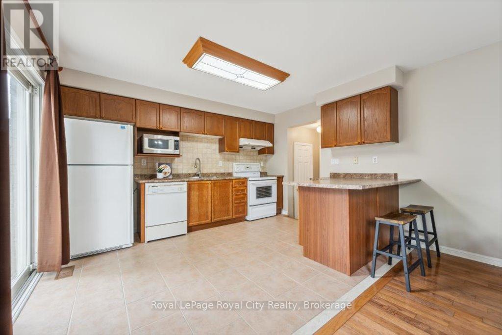 












1617 GOWLING TERRACE

,
Milton (CL Clarke),




Ontario
L9T5J6

