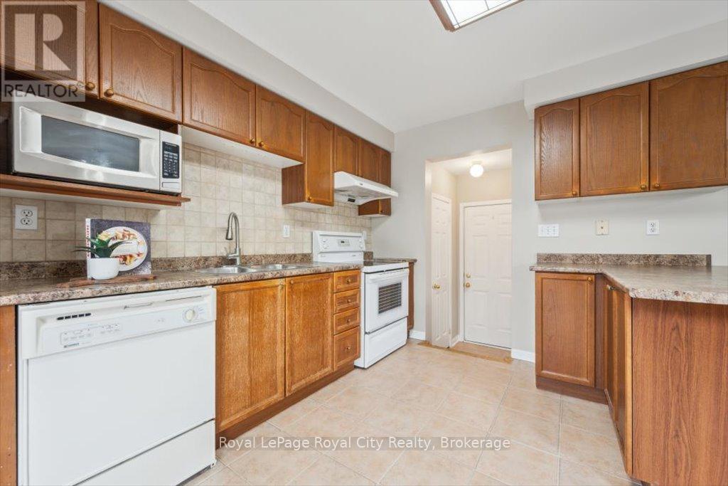 












1617 GOWLING TERRACE

,
Milton (CL Clarke),




Ontario
L9T5J6

