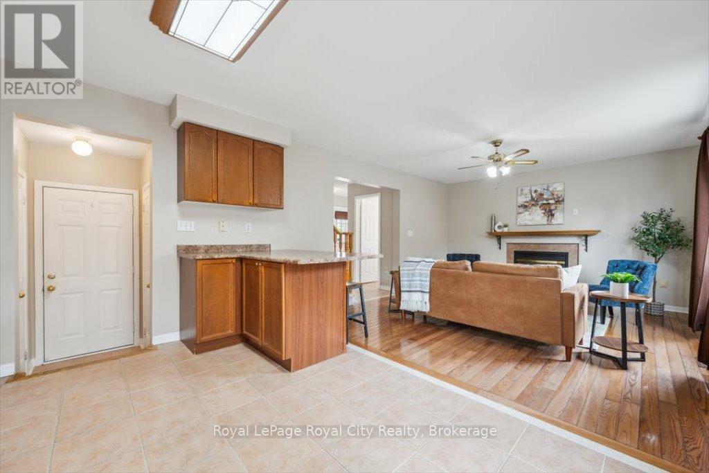 












1617 GOWLING TERRACE

,
Milton (CL Clarke),




Ontario
L9T5J6

