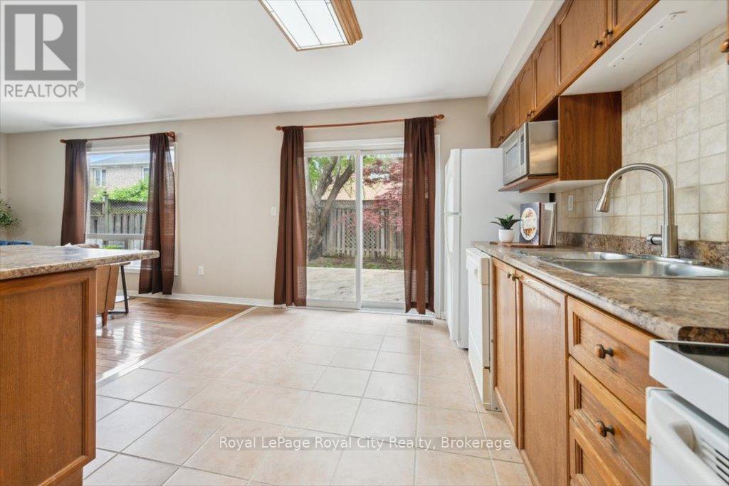 












1617 GOWLING TERRACE

,
Milton (CL Clarke),




Ontario
L9T5J6

