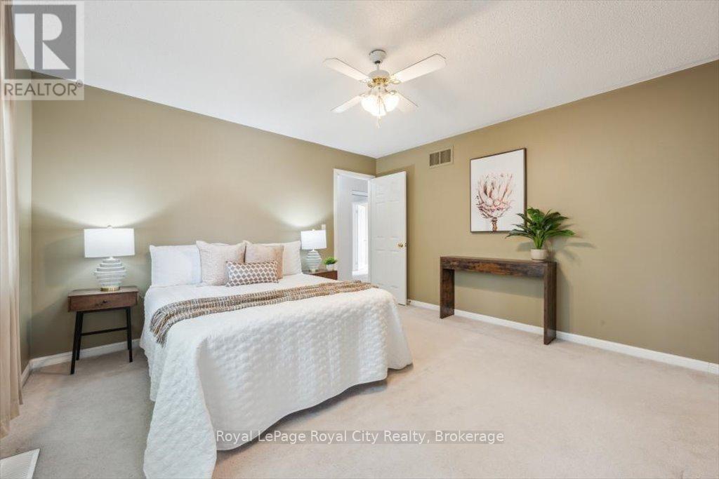 












1617 GOWLING TERRACE

,
Milton (CL Clarke),




Ontario
L9T5J6

