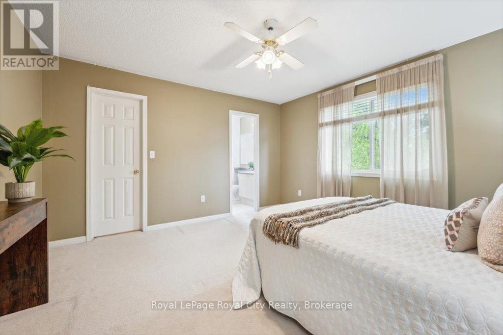 












1617 GOWLING TERRACE

,
Milton (CL Clarke),




Ontario
L9T5J6

