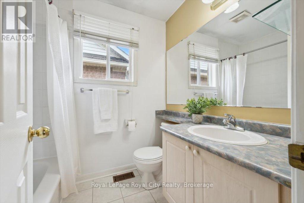 












1617 GOWLING TERRACE

,
Milton (CL Clarke),




Ontario
L9T5J6

