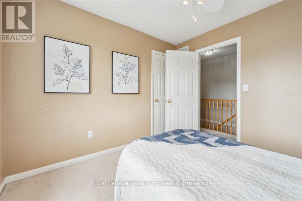 












1617 GOWLING TERRACE

,
Milton (CL Clarke),




Ontario
L9T5J6

