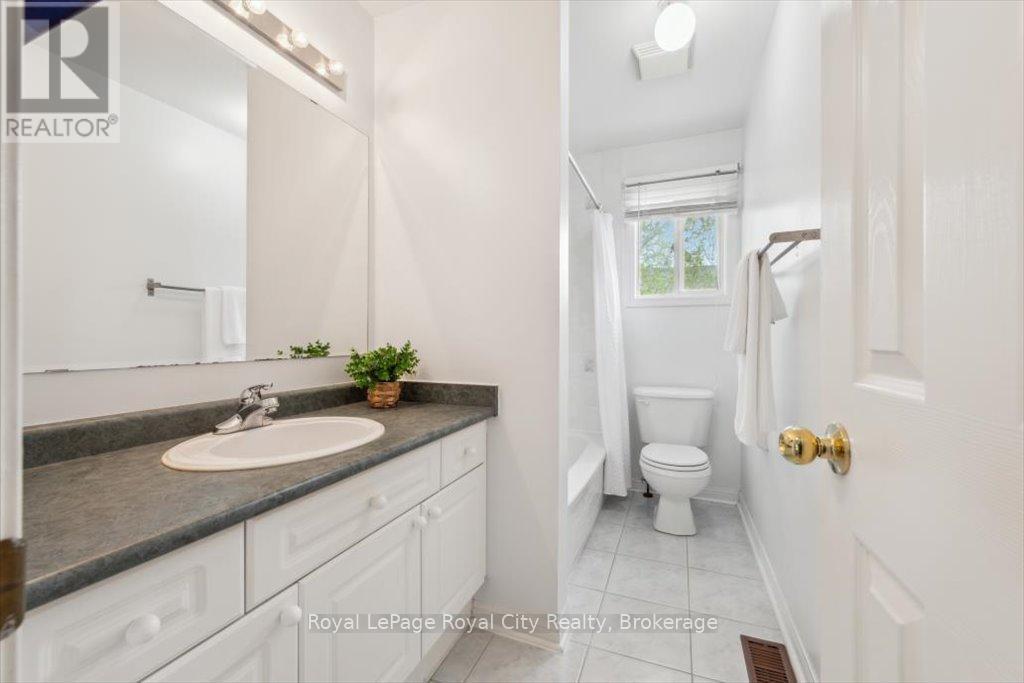 












1617 GOWLING TERRACE

,
Milton (CL Clarke),




Ontario
L9T5J6

