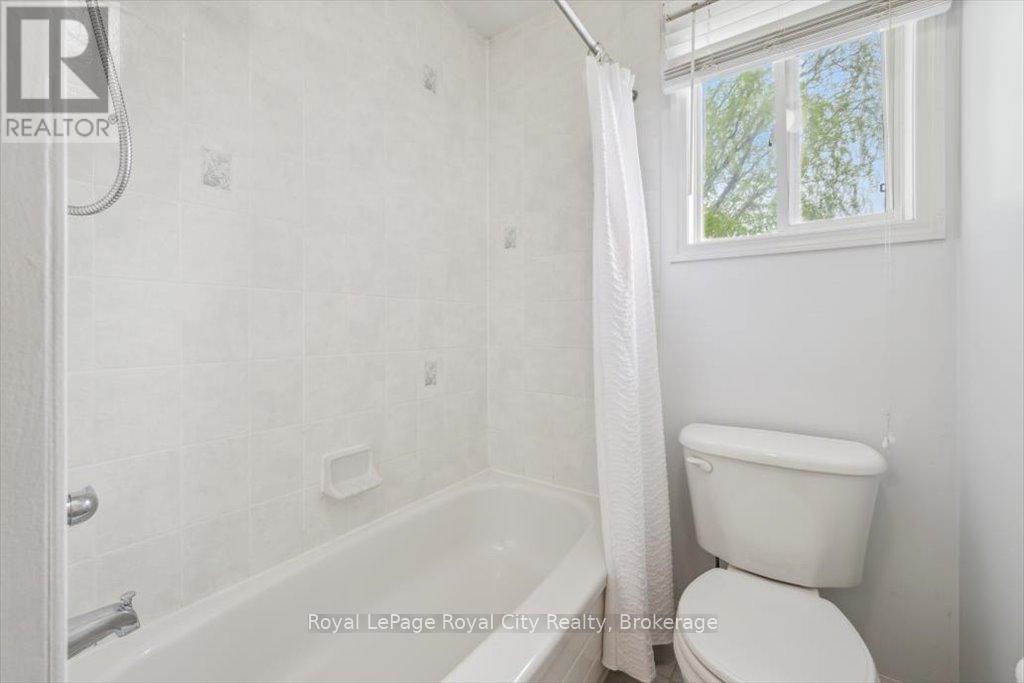 












1617 GOWLING TERRACE

,
Milton (CL Clarke),




Ontario
L9T5J6

