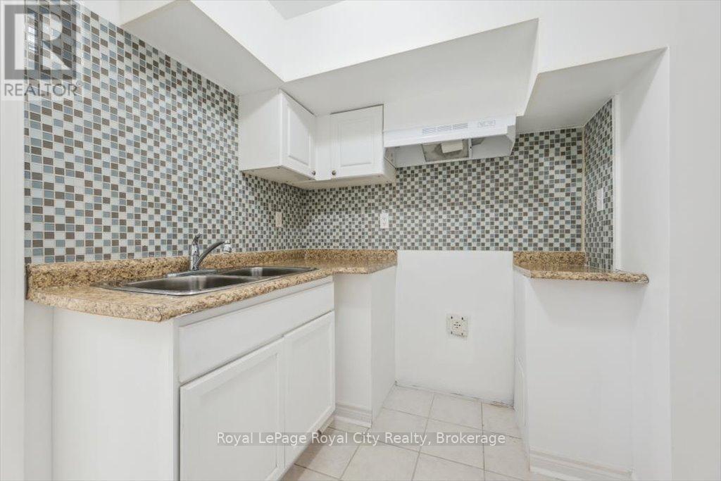 












1617 GOWLING TERRACE

,
Milton (CL Clarke),




Ontario
L9T5J6

