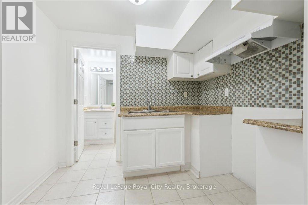 












1617 GOWLING TERRACE

,
Milton (CL Clarke),




Ontario
L9T5J6

