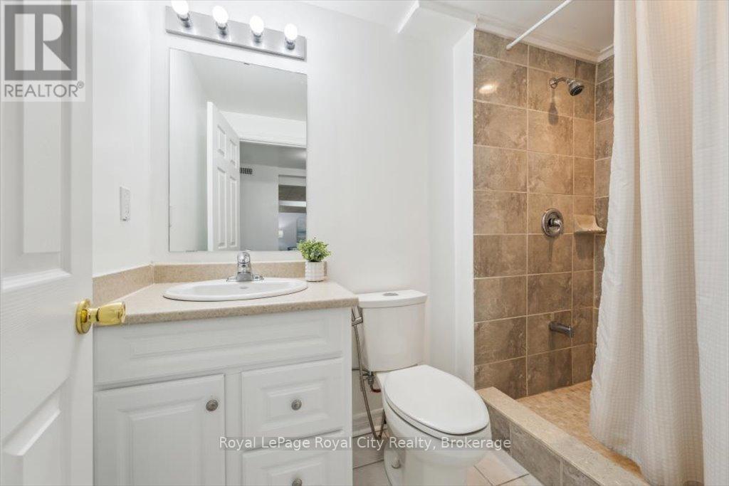 












1617 GOWLING TERRACE

,
Milton (CL Clarke),




Ontario
L9T5J6

