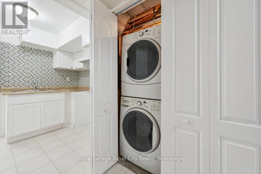 












1617 GOWLING TERRACE

,
Milton (CL Clarke),




Ontario
L9T5J6

