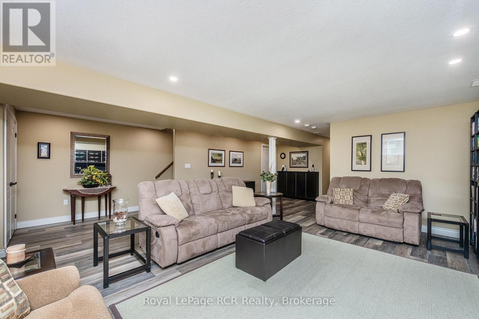 












773 15TH STREET

,
Hanover,




Ontario
N4N3W7

