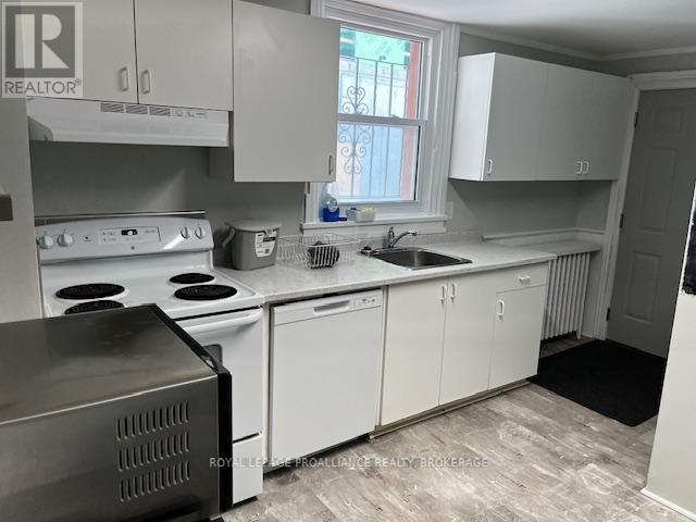 












396 JOHNSON STREET

,
Kingston (Central City East),




Ontario
K7L1Z2


