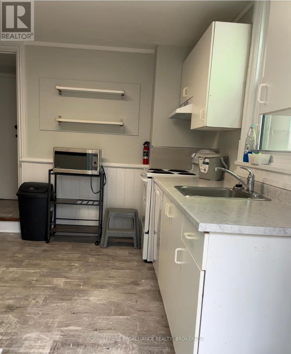 












396 JOHNSON STREET

,
Kingston (Central City East),




Ontario
K7L1Z2

