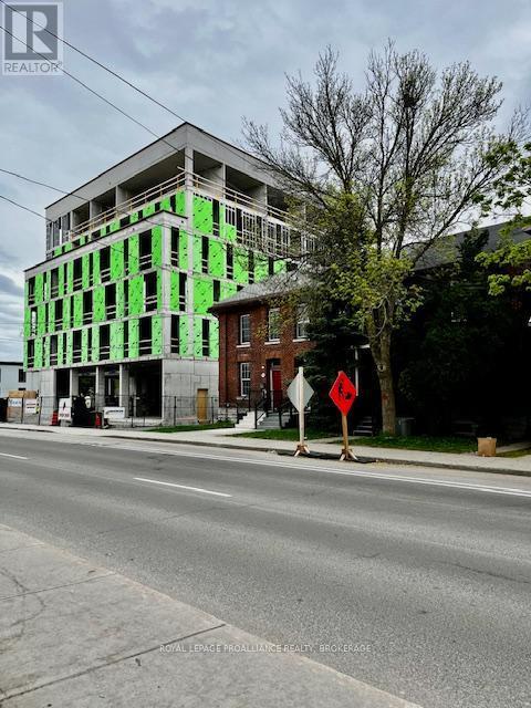 












396 JOHNSON STREET

,
Kingston (Central City East),




Ontario
K7L1Z2

