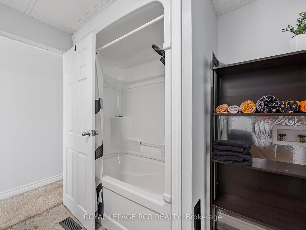 









17


Balantrae

Drive,
Oro-Medonte,




ON
L3V 0P9

