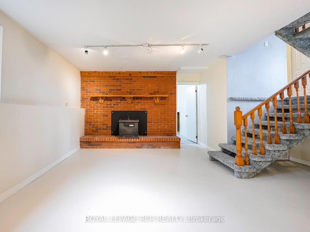 









433409


4th

Line,
Amaranth,




ON
L9W 0P2

