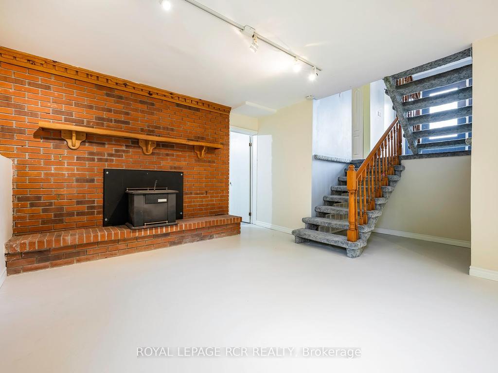 









433409


4th

Line,
Amaranth,




ON
L9W 0P2

