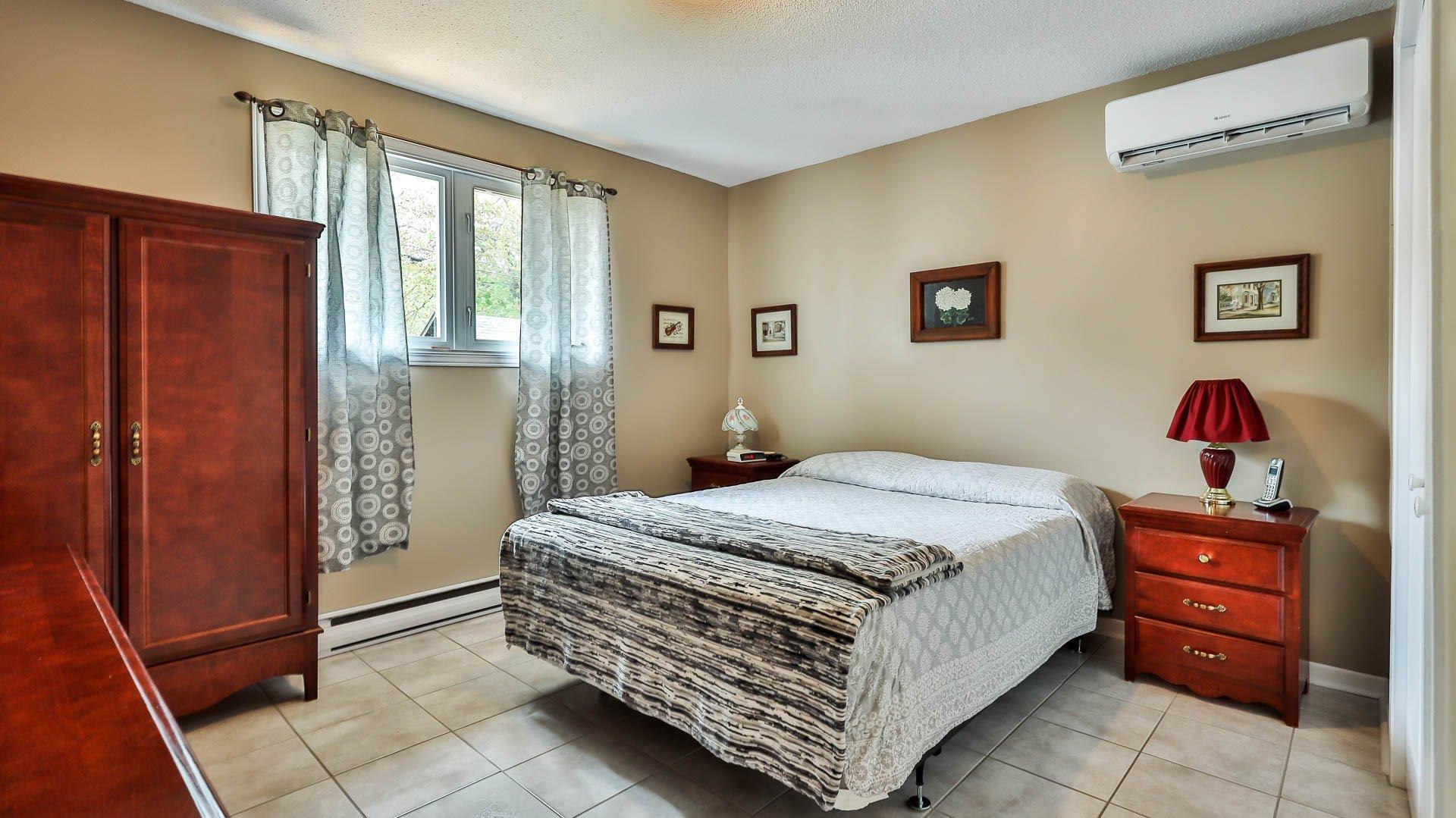









48


Rue Raymond-MacMillan

,
Gatineau (Buckingham),




QC
J8L3E8

