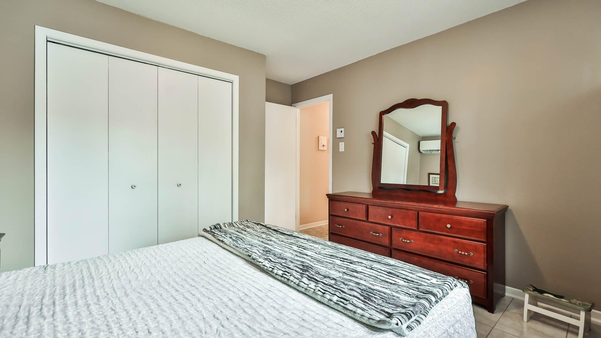 









48


Rue Raymond-MacMillan

,
Gatineau (Buckingham),




QC
J8L3E8

