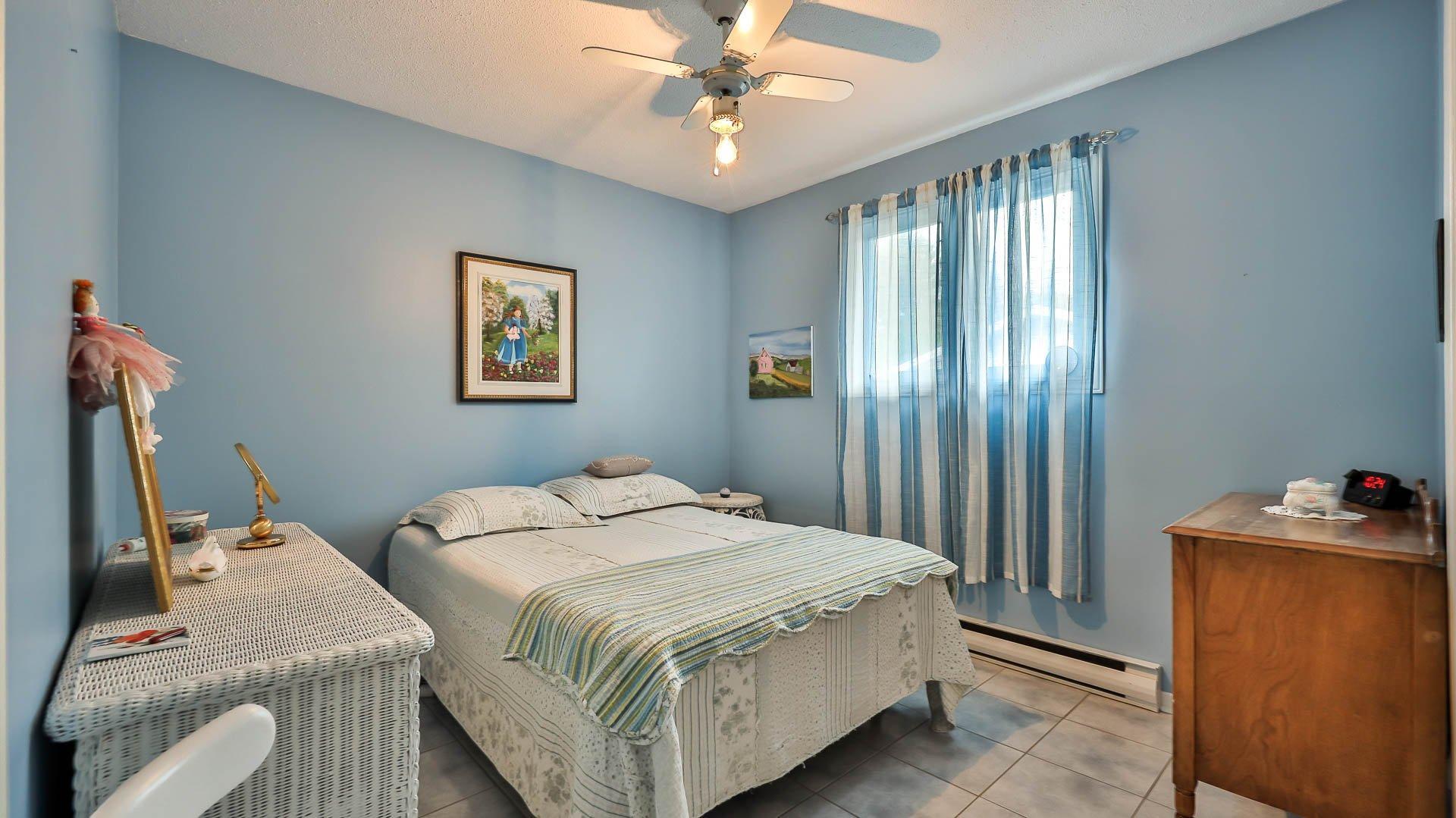 









48


Rue Raymond-MacMillan

,
Gatineau (Buckingham),




QC
J8L3E8

