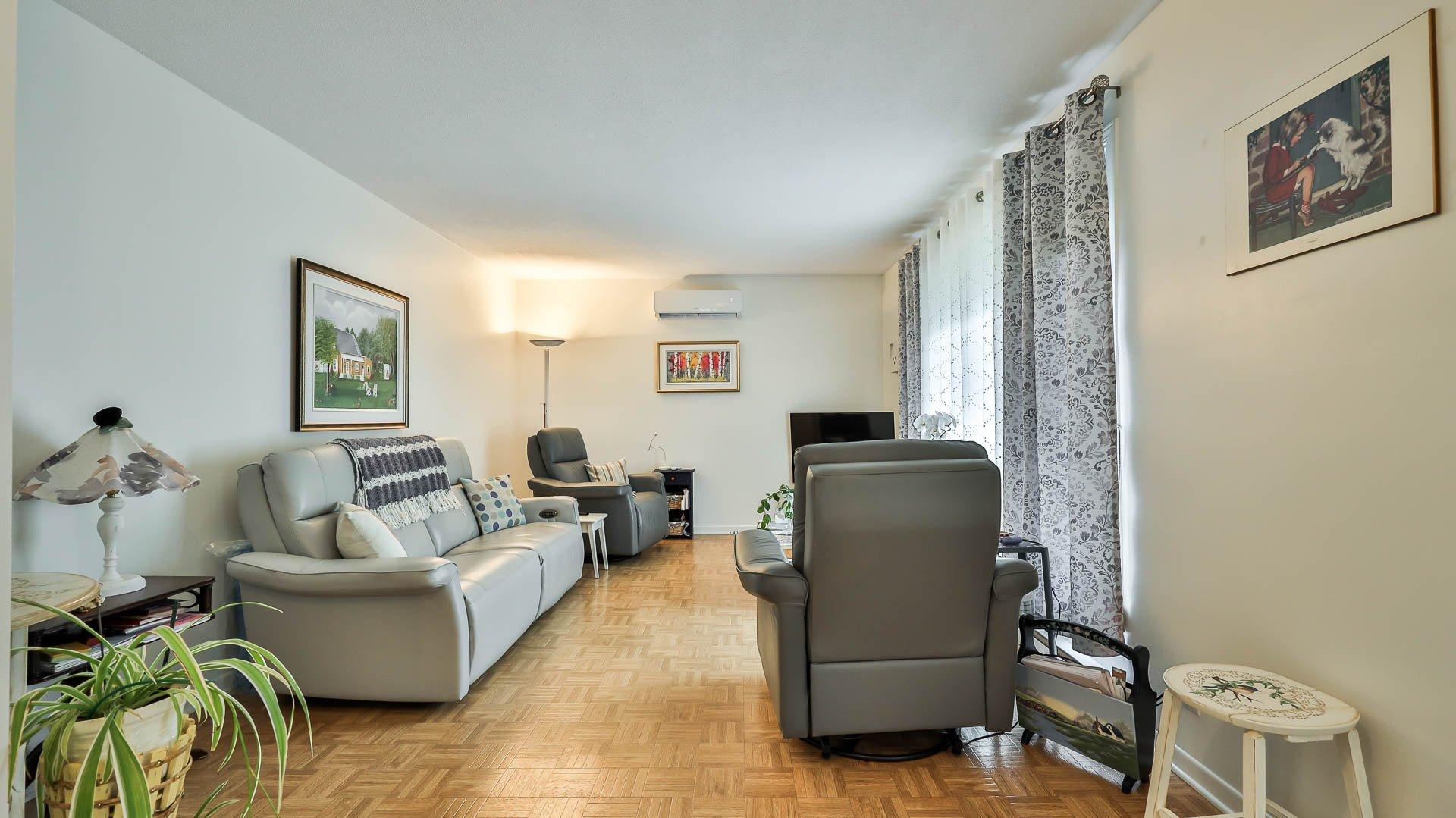 









48


Rue Raymond-MacMillan

,
Gatineau (Buckingham),




QC
J8L3E8

