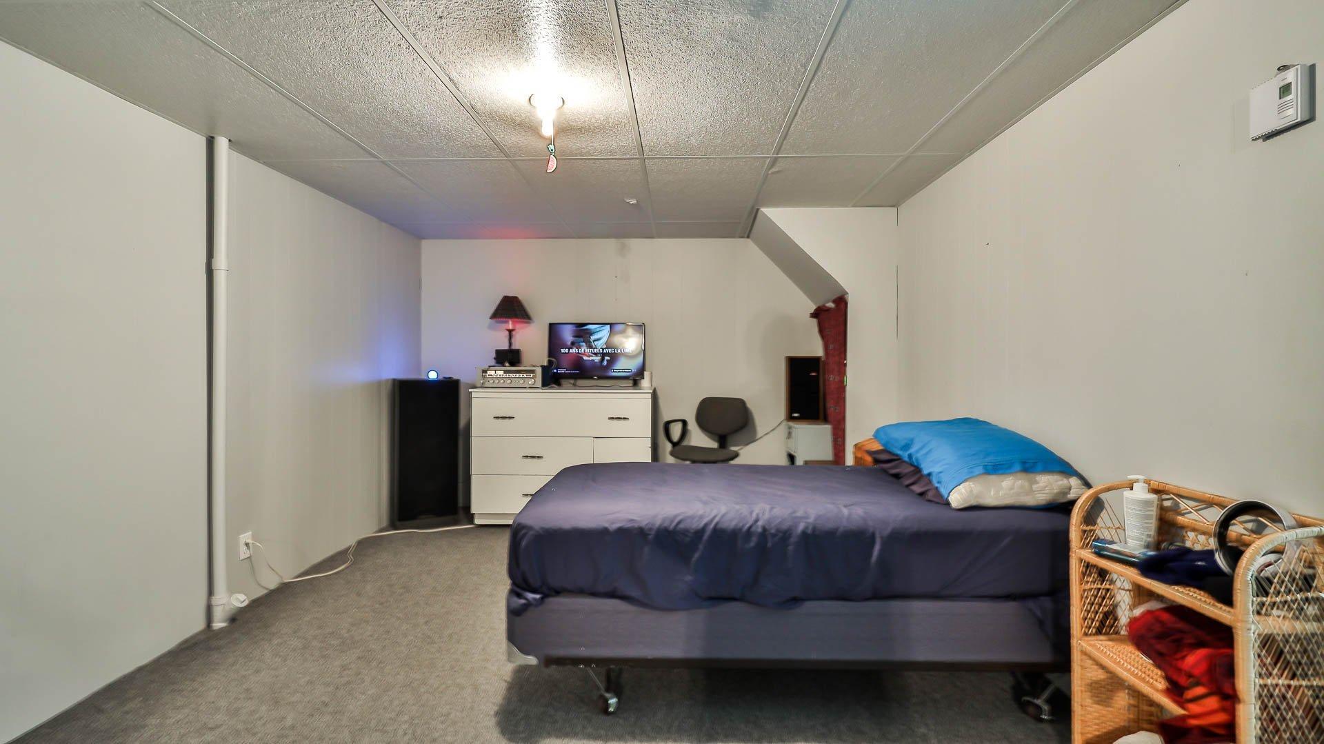 









48


Rue Raymond-MacMillan

,
Gatineau (Buckingham),




QC
J8L3E8

