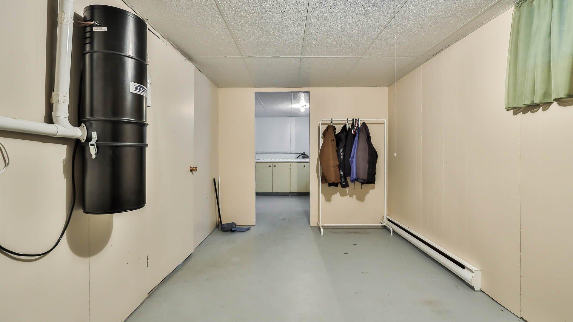 









48


Rue Raymond-MacMillan

,
Gatineau (Buckingham),




QC
J8L3E8

