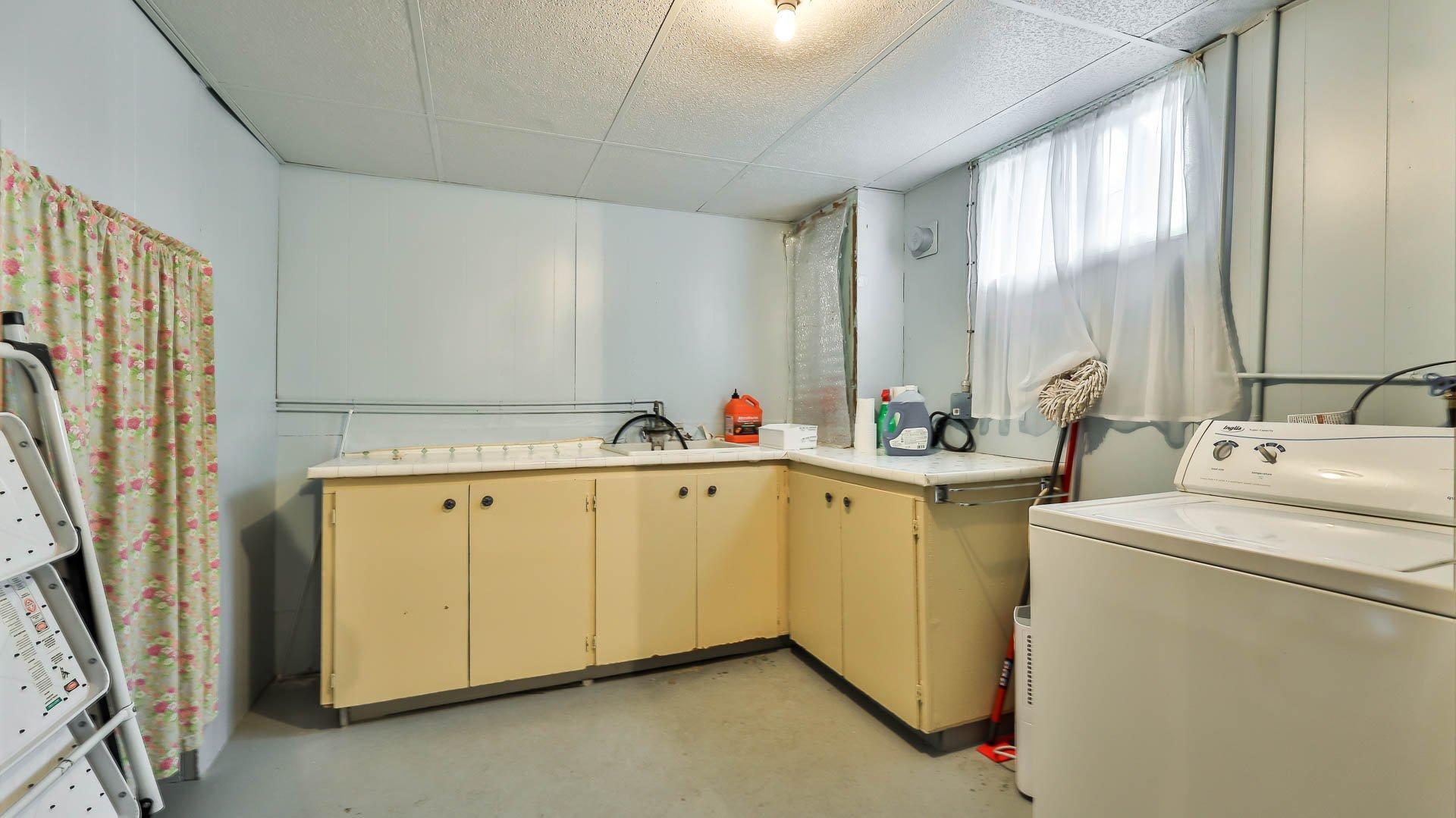 









48


Rue Raymond-MacMillan

,
Gatineau (Buckingham),




QC
J8L3E8

