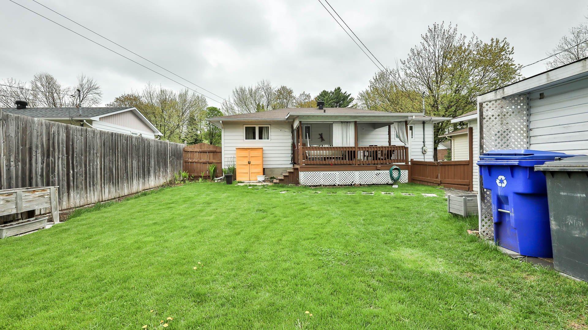 









48


Rue Raymond-MacMillan

,
Gatineau (Buckingham),




QC
J8L3E8

