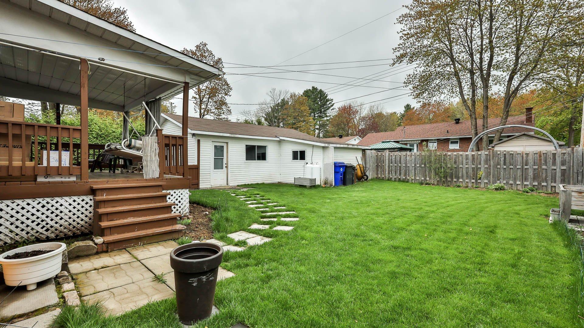 









48


Rue Raymond-MacMillan

,
Gatineau (Buckingham),




QC
J8L3E8

