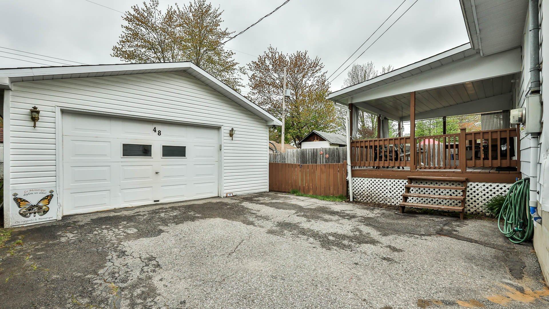 









48


Rue Raymond-MacMillan

,
Gatineau (Buckingham),




QC
J8L3E8

