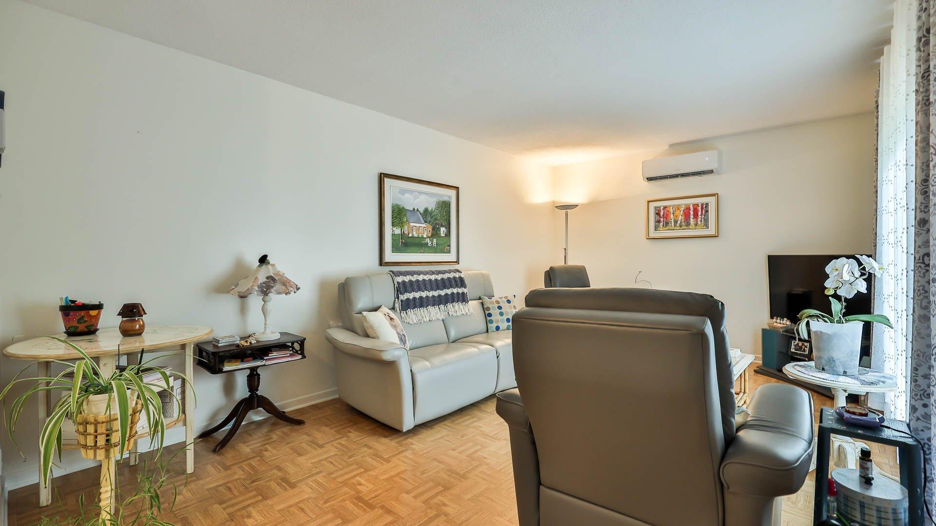 









48


Rue Raymond-MacMillan

,
Gatineau (Buckingham),




QC
J8L3E8

