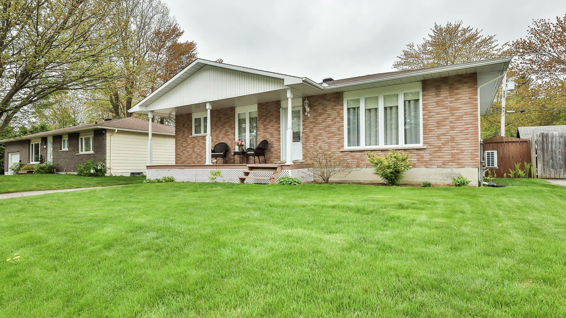 









48


Rue Raymond-MacMillan

,
Gatineau (Buckingham),




QC
J8L3E8

