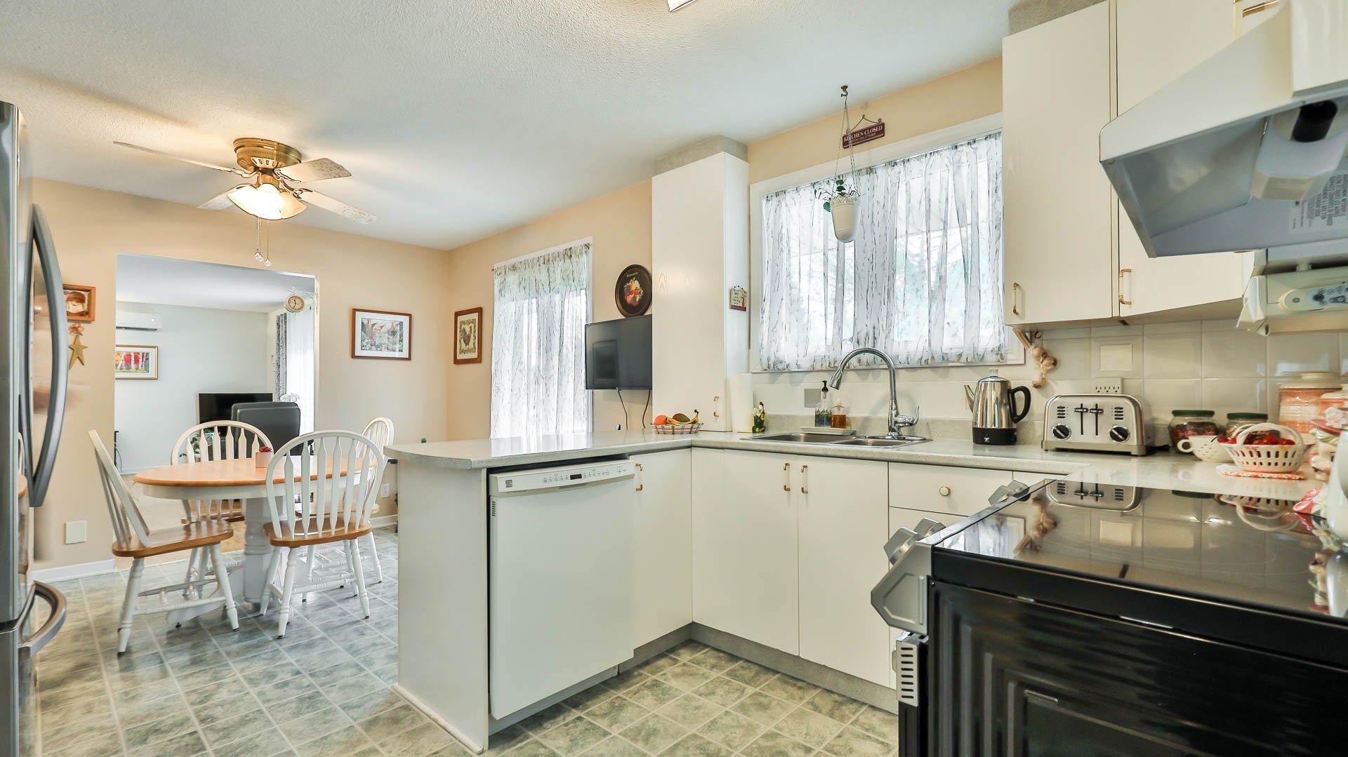 









48


Rue Raymond-MacMillan

,
Gatineau (Buckingham),




QC
J8L3E8


