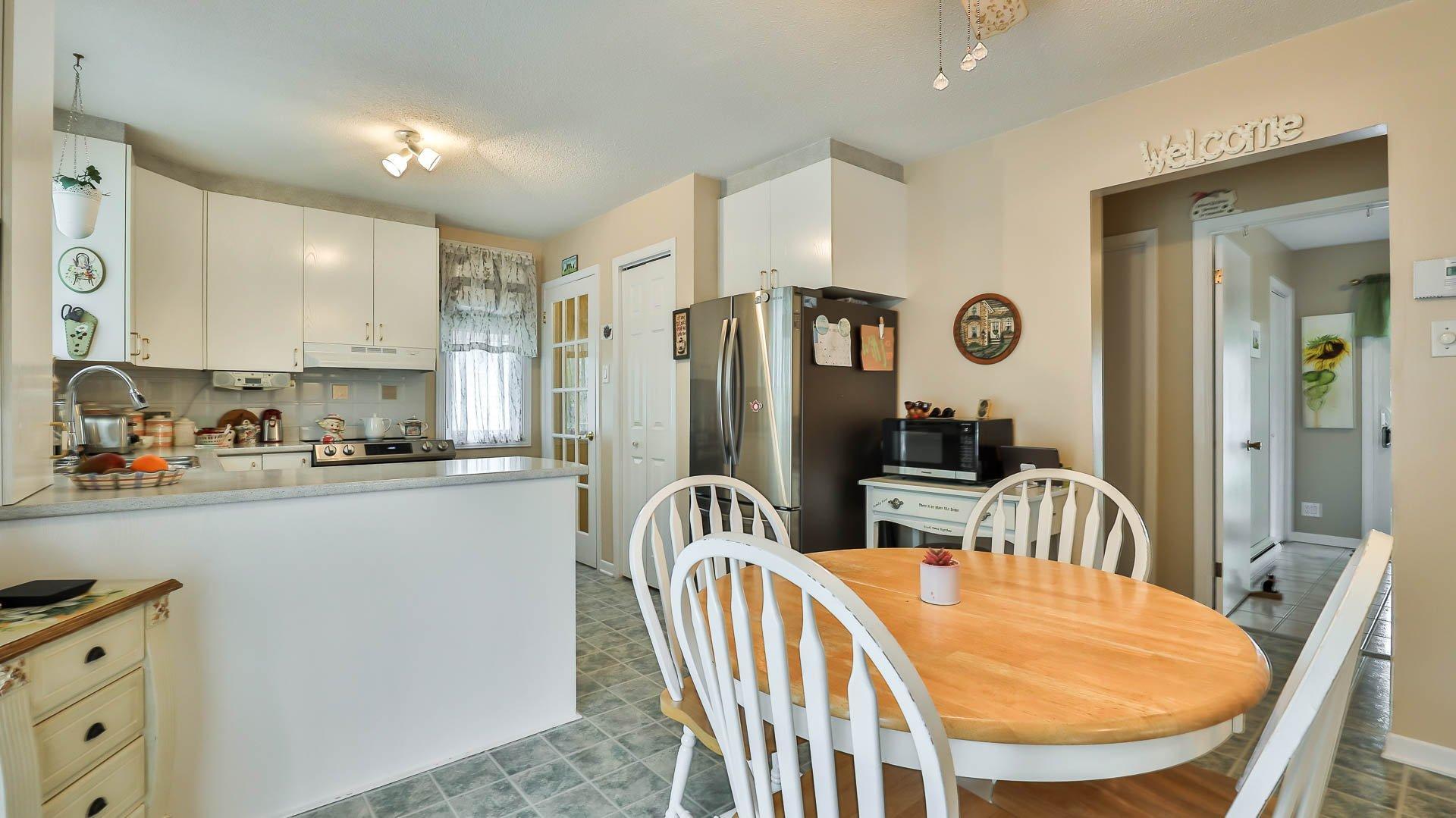 









48


Rue Raymond-MacMillan

,
Gatineau (Buckingham),




QC
J8L3E8

