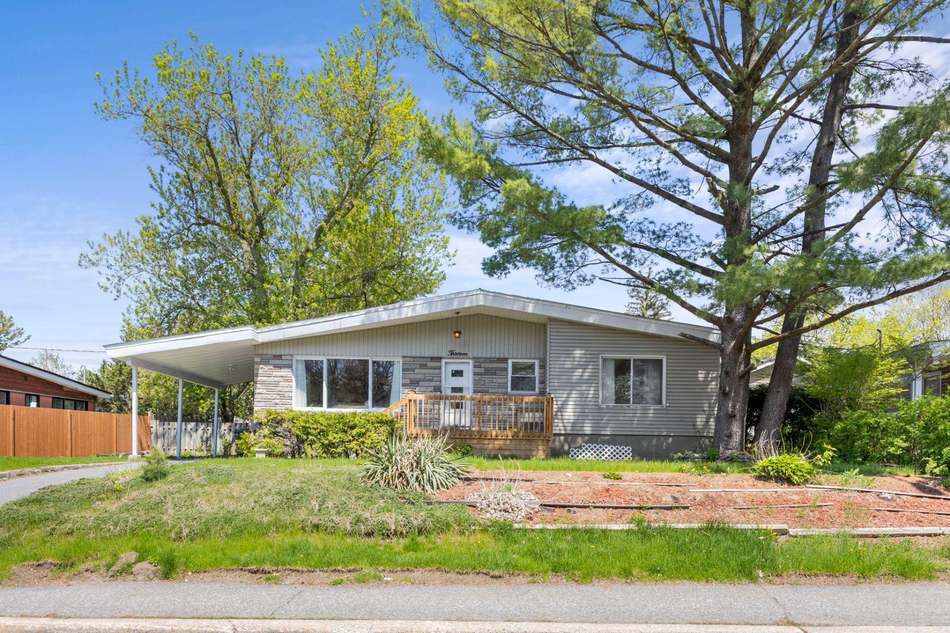 









13


Rue Edward

,
Gatineau (Aylmer),




QC
J9H1L6

