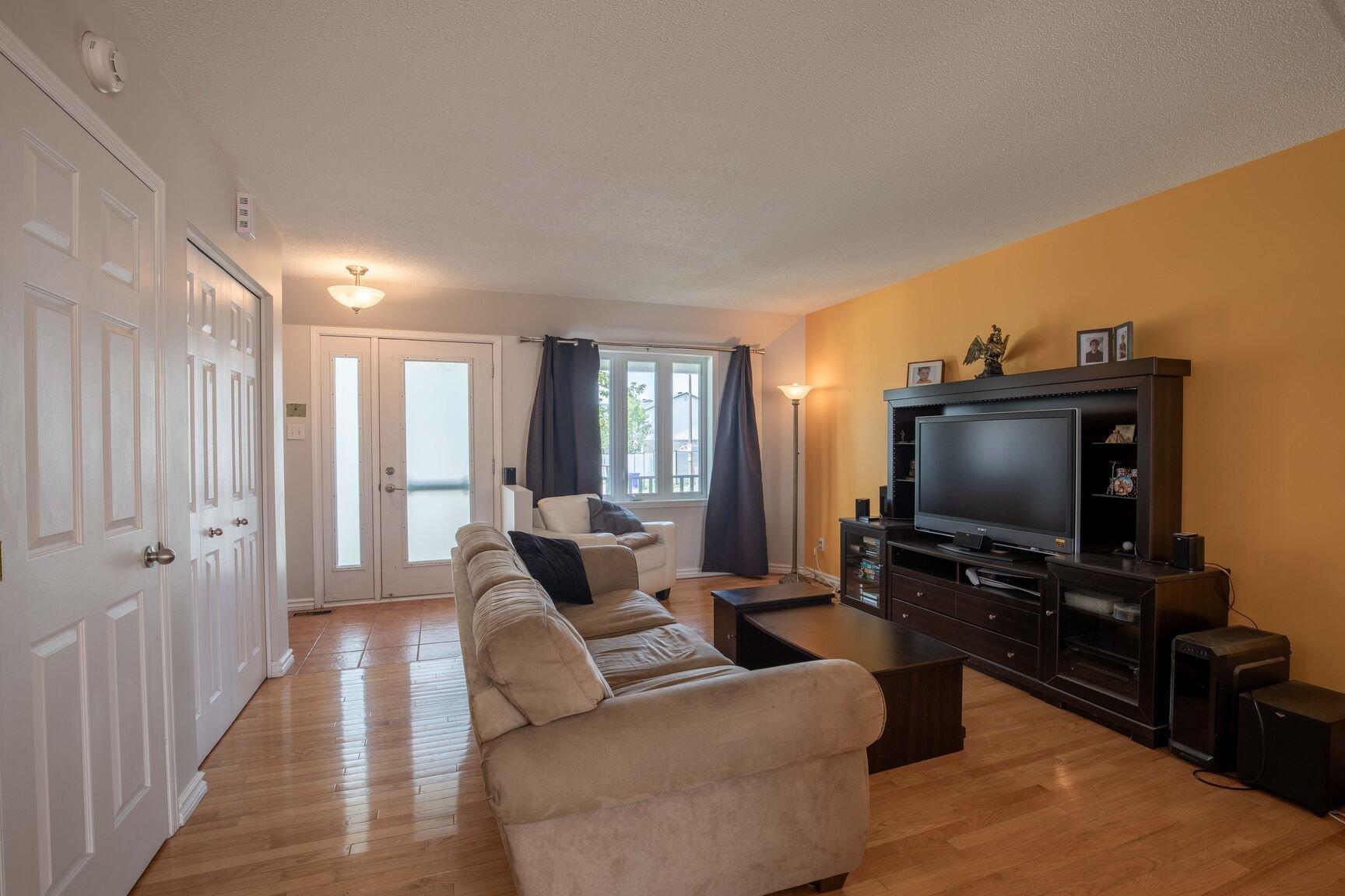 









100


Rue Desforges

,
Gatineau (Gatineau),




QC
J8R2Y3

